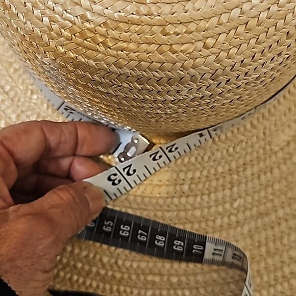 Scalloped straw hat made in Italy. - Picture 4 of 6